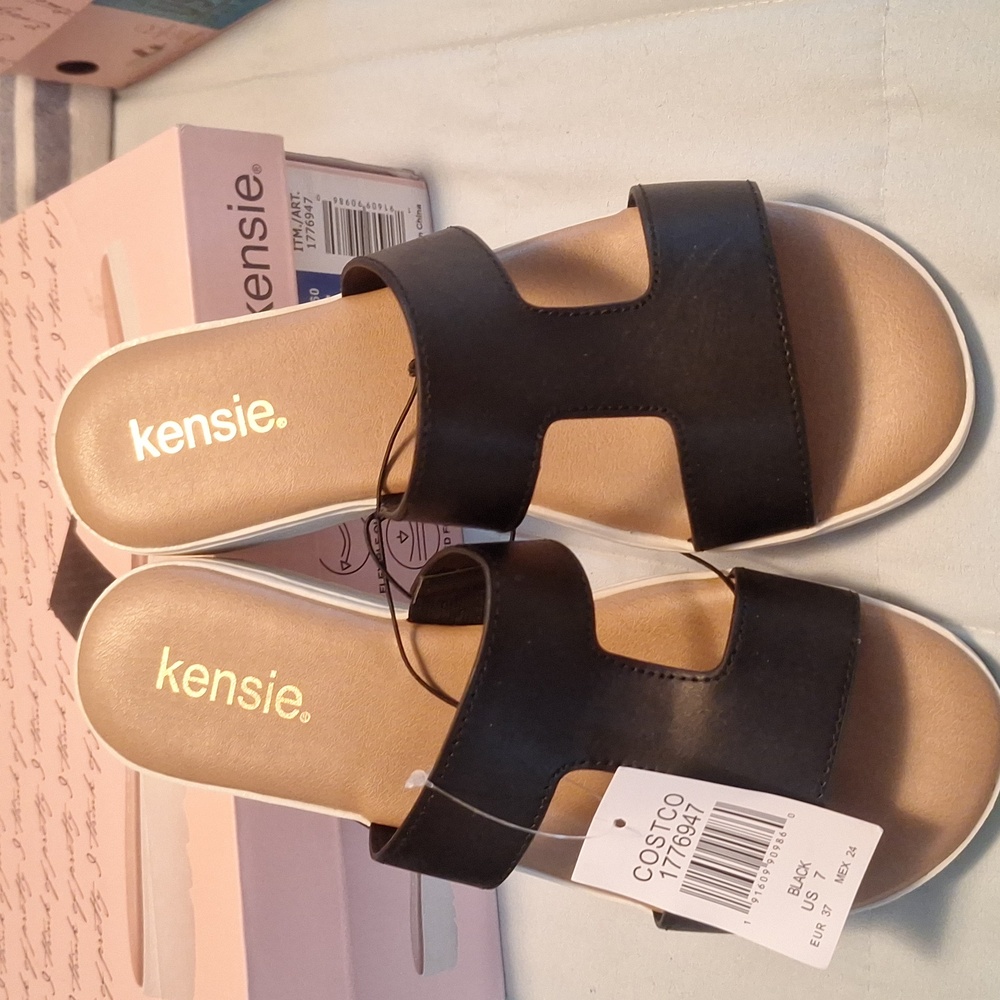 Ladies, kensie flat sandle